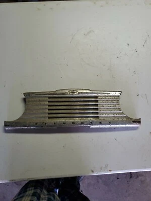 Chevy Fleetmaster 1947 1948 embellecedor de tablero central/cubierta de rejilla de altavoz de radio 2 puertas Foto 1 de 4