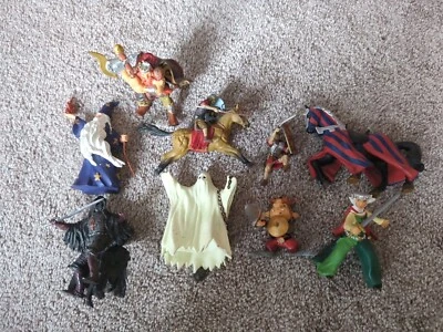 Lote de 9 figuras de fantasía de Papo caballeros, caballos magos, fantasmas, más Foto 1 de 4