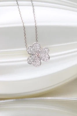 Colgante Flor Trébol Moissanita Redondo 0.10Ct Chapado en Oro Blanco 14K Cadena Libre Foto 1 de 4