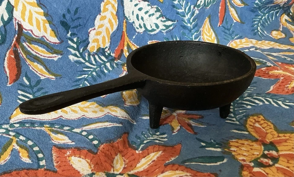 Vintage Cast Iron Hermitage Spider Skillet- Salesman Sample - Image 1 of 4