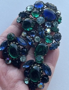 Vintage Gorgeous Blue & Green Rhinestone Pin & Clip Earrings~ Unsigned Regency? - Picture 1 of 19