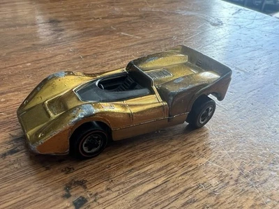 Coche Hot Wheels McLaren Redline 1968 escala 1/64 color dorado Foto 1 de 4