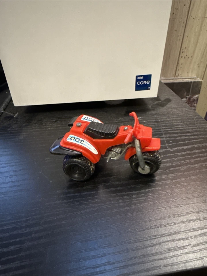 De colección Años 80 Honda 300 ATV 3 Ruedas Diecast Rojo Máquina de la Muerte Juguete Foto 1 de 4