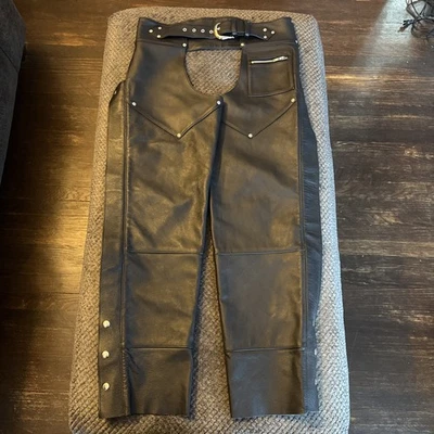 Harley-Davidson Chaps de cuero para hombre grandes EE. UU. negro cremallera patas y broches de presión Foto 1 de 4