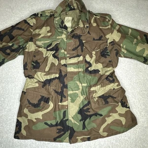 Abrigo militar del ejército de Estados Unidos M65 chaqueta de campo para clima frío bosque camuflaje mediano regular - Imagen 1 de 14