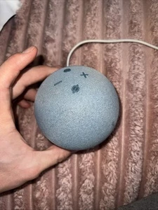 Amazon Echo Dot. 4ª generación. Modelo B7W64E. Con enchufe. - Imagen 1 de 3