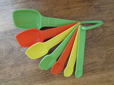 Complete Set of 7 Vtg TUPPERWARE Measuring Spoons on D Ring ORANGE GREEN YELLOW - Image 1 of 3