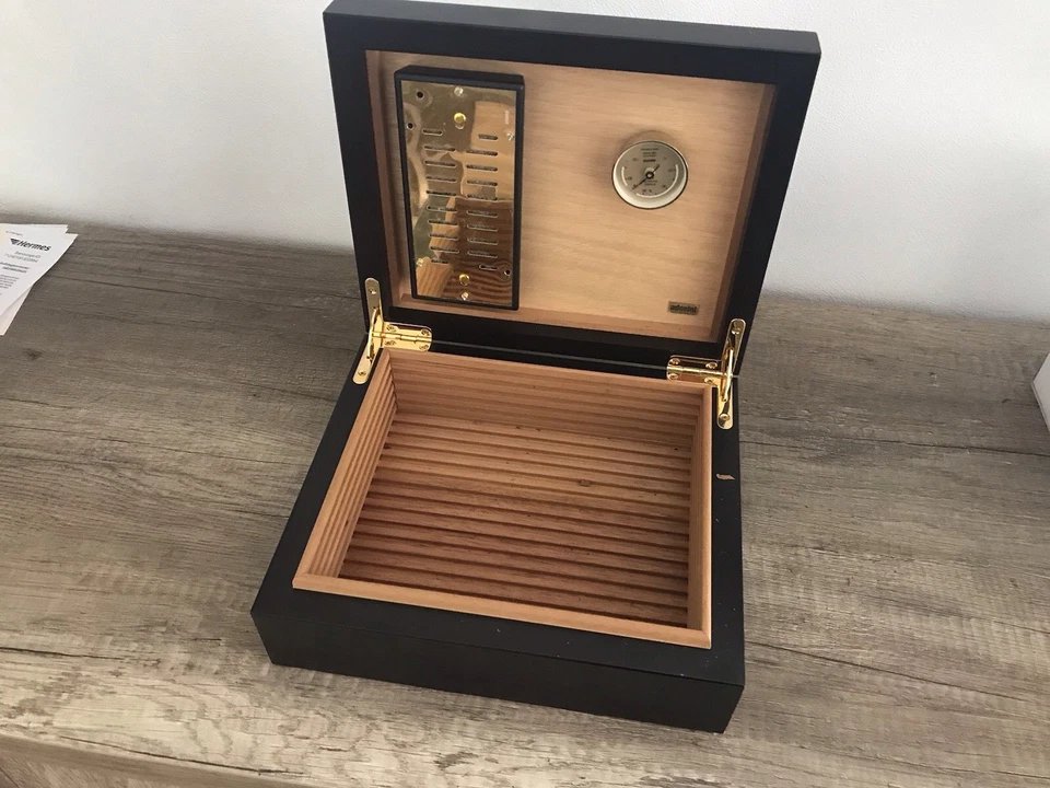 Hochwertiger Humidor mit Hygrometer Luftbefeuchter Zigarre Holzbox - Bild 1 von 3