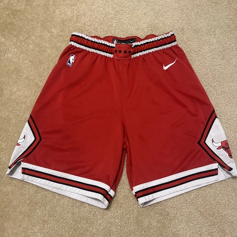 Chicago Bulls Nike Mens XL 42 Icon Basketball Red Road Shorts Cover