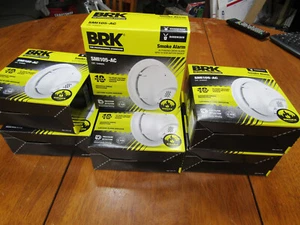 BRK First Alert SMI105-AC Hardwired Smoke Alarm 10-Year Battery Backup Pack of 6 - Picture 1 of 3