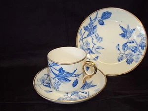 Antigua taza de té con mango de anillo de porcelana trío pájaros y patos - Imagen 1 de 11