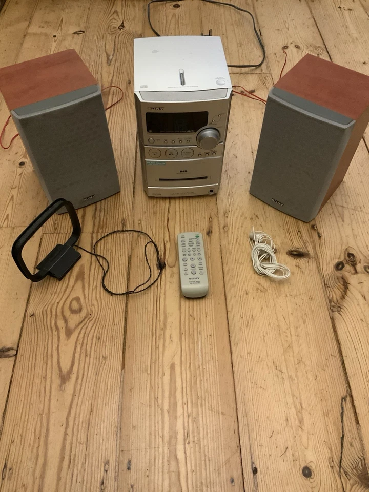 Sony CMT-NEZ7 DAB Micro Hi-Fi DAB/CD/Cassette System with Speakers and Remote - Image 1 of 4