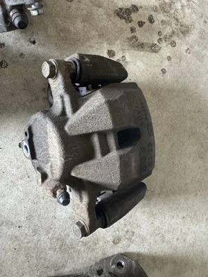 Pinza de freno Toyota RAV4 2013-2018 Foto 1 de 4