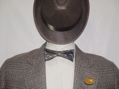 Juego de 1 pajarita Burberry + cuadrado de bolsillo (hecha de auténtica corbata Burberry nueva) Foto 1 de 4