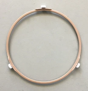 Toshiba Supporto Giradischi Microonde / Ruota a Rullo 121700004310 - Foto 1 di 1