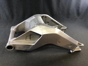 NUEVO BRAZO OSCILANTE APRILIA RSV 1000 04-08 TUONO 06-9 AP8145020 - Imagen 1 de 7