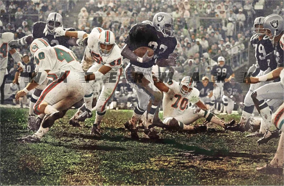 Miami Dolphins at Oakland Raiders - 27 de diciembre de 1970 IMPRESIÓN DESDE NEGATIVO Foto 1 de 1
