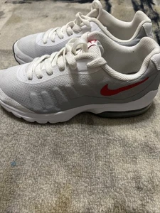 Nike Air Max Invigor White Wolf Grey University Red CZ4194-100 Us Sz4.5 Youth - Picture 1 of 9