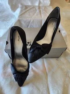 Fantastic Apt 9 "Krisy Black" Bow Pumps Sz 8 NIB!! - Picture 1 of 12