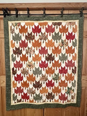 Edredón de algodón con retazos de hojas de arce hecho a mano Foto 1 de 4