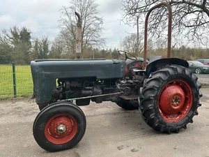 International Harvester 434 Vintage Tractor - Picture 1 of 11
