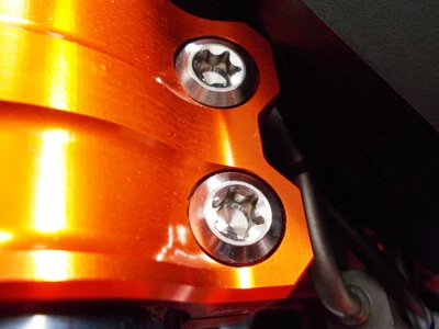 Tornillos yugo de titanio KTM Superduke 1290 - Paquete de 6 Foto 1 de 2