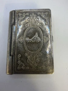 Caja de rapé vintage plateada en forma de libro con estuche con bisagras grabado de cañón - Imagen 1 de 6