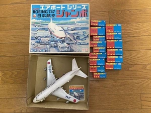 Bandai Airport Series Japan Airlines JAL B747 Jumbo Tractor and others, all 16 - Picture 1 of 9