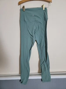 Lululemon Sage Green Calf Length Leggings Size 4 - Picture 1 of 3