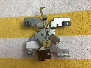 WB14K10009 GE Range Door Latch free shipping - Picture 1 of 3