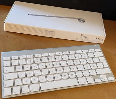 Apple Wireless Bluetooth Tastatur, Layout QWERTZ Deutsch - ( MC184D/B ) in OVP - Bild 1 von 4