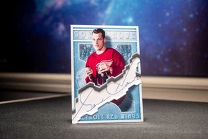 Gordie Howe Detroit Red Wings Vintage Signature Cut Cards - Autographed - Picture 1 of 2