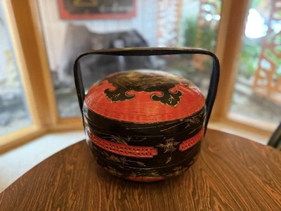 Cesta de boda china vintage Bakul Siah Peranakan lacada roja dorada negra Foto 1 de 4