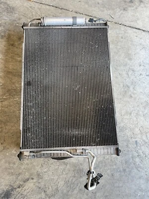 Radiador compatible con Infiniti G37 G35 370z 2009-2013 solo 6 velocidades Foto 1 de 3