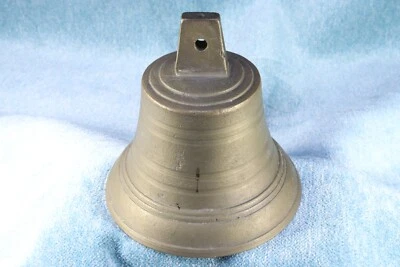 Cloche en bronze avec baguette originale. Cloche en bronze avec clapet original. - Photo 1/4