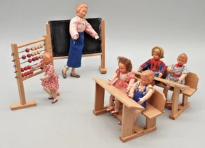 Süße alte Puppenschule mit 6 alten Caco-Puppen Metall Hände/Füße Masseköpfe - Bild 1 von 16
