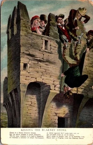 KISSING THE BLARNEY STONE Humor Comic KUNST Postkarte - Bild 1 von 2