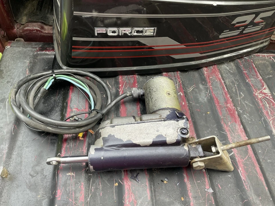1991 Force 35hp Power Trim Unit - Image 1 of 4