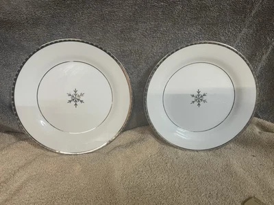 2 platos de ensalada Target Home Threshold Arctic Solstice Snowflake 9" excelentes Foto 1 de 4