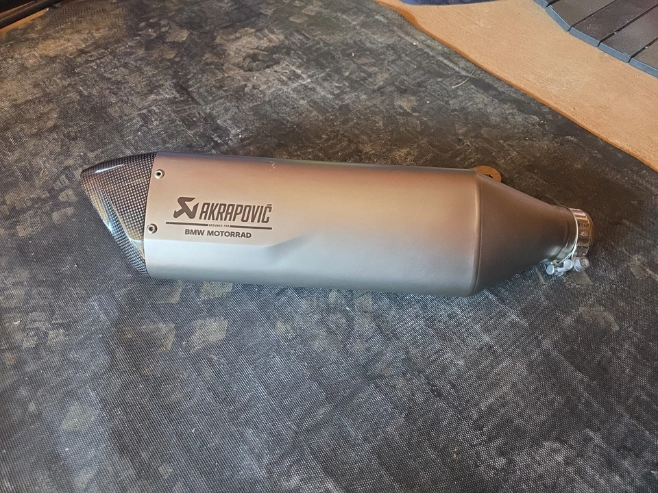 BMW S1000RR/M1000RR 2020-2024 OEM escape Akrapovic deslizable Foto 1 de 4