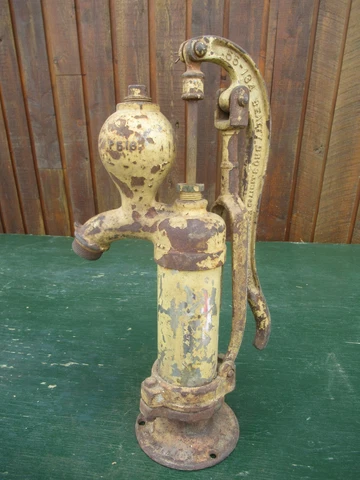 Vintage Cast Iron SMART BROCKVILLE Hand WATER PUMP 20" High with Cylinder Cover