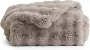 NWT Cozy Earth Cuddle BUBBLE Blanket Faux Fur UltraSoft Luxury Throw Gray w/ Bag - Picture 1 of 5