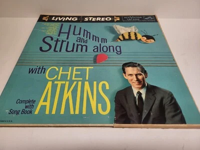 CHET ATKINS Hummm and strum along, LP RCA 1959 WITH BOOKLET - Image 1 of 4
