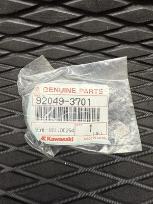 Sello de aceite de bomba de chorro Kawasaki 550sx 650 750 800 92049-3711 moto acuática Sx OEM Foto 1 de 4