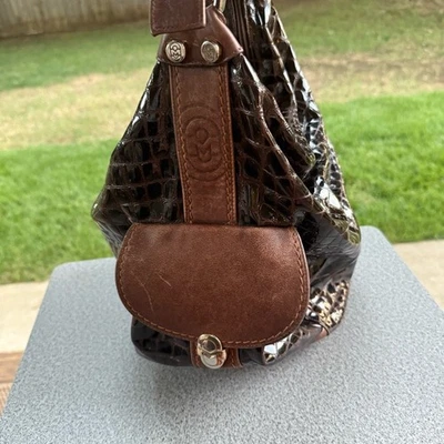 Bolsa feminina Marino Orlandi marrom crocodilo em relevo - Imagem 1 de 4