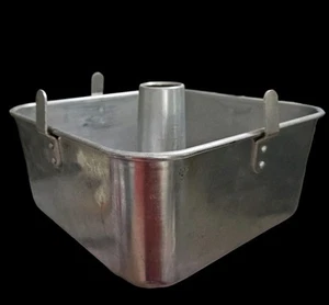 Sartén para pasteles vintage Mirro cuadrada de aluminio Angel Food Bundt 9”x9”x4” con 4 patas - Imagen 1 de 10