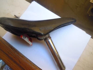 PLASTIC RACING VINTAGE SADDLE AND SEAT POST VINTAGE - Picture 1 of 12