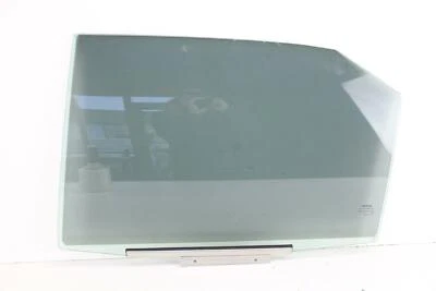 Vidro traseiro esquerdo para janela da porta Toyota Camry 2015-2017 68104-06260 - Imagem 1 de 4