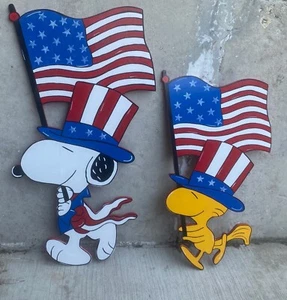 PATRIOTISCHER 4. JULI BEAGLE HUND UND HOLZSTOCK VOGEL MIT AMERIKANISCHER FLAGGE HOLZ - Bild 1 von 7