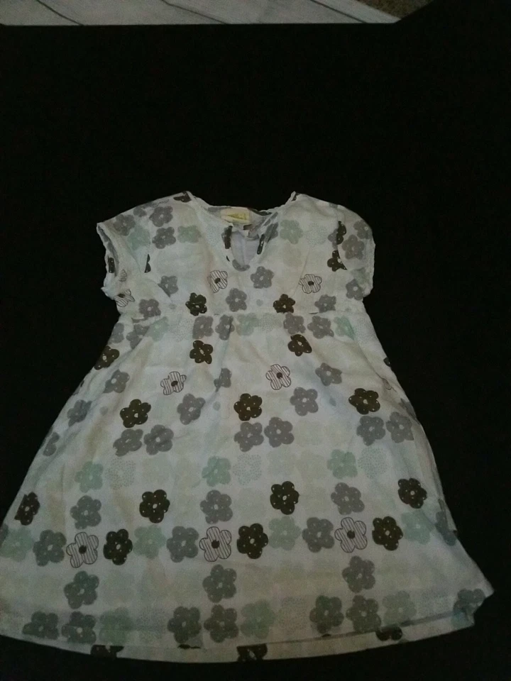 Girl's Crazy8 size 4 yrs white dress flowers - Image 1 of 1